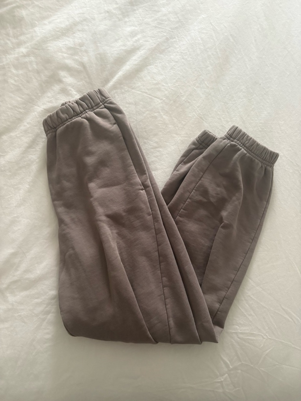 Aritzia Wilfred taupe cuffed sweatpants